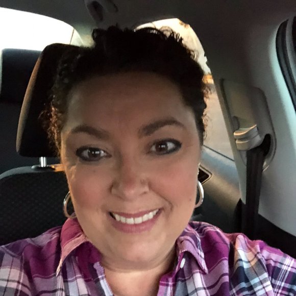 Meet your Posher, Traci - Picture 1 of 3